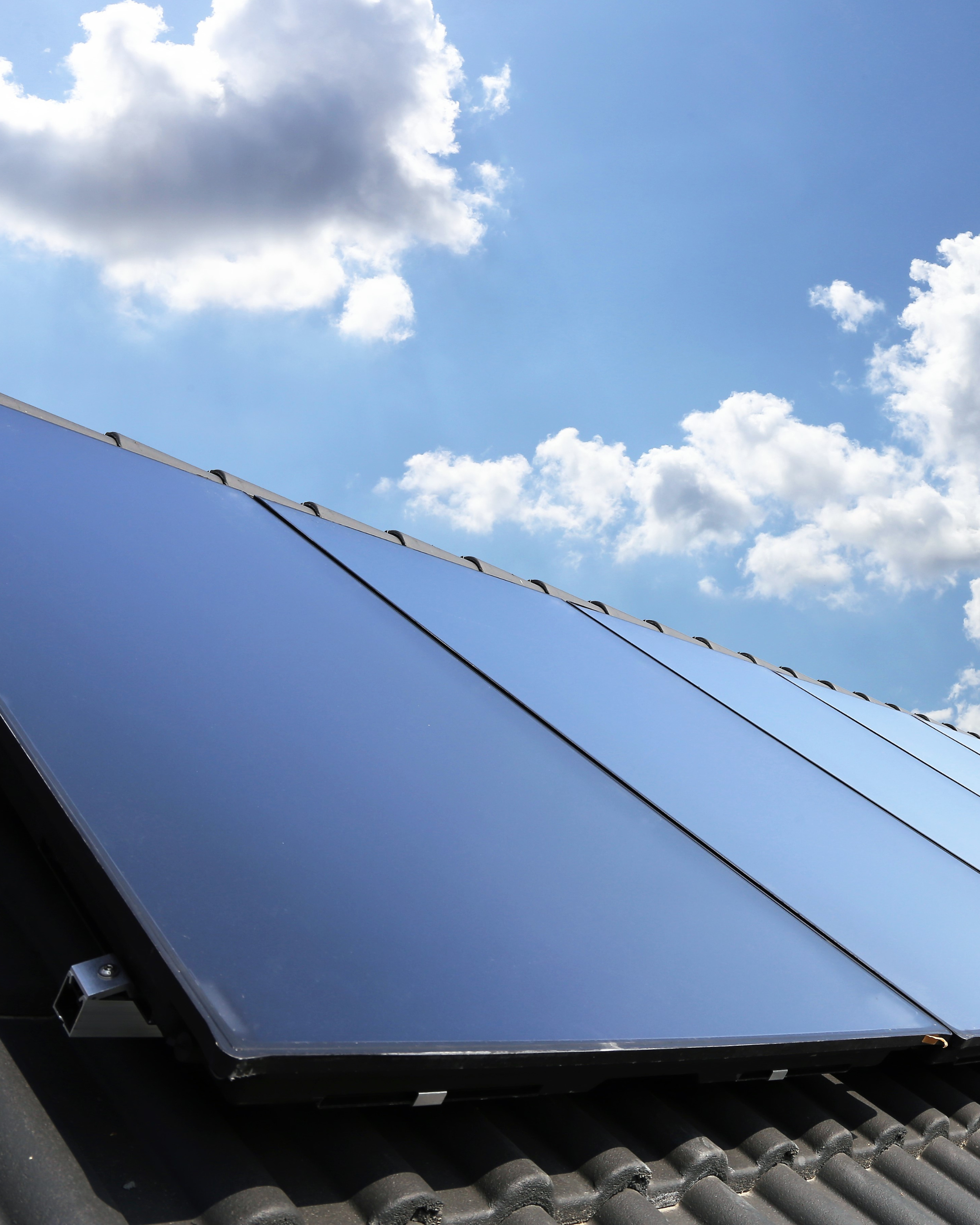 PV-Anlage mit Stromspeicher und montage einer Solaranlage